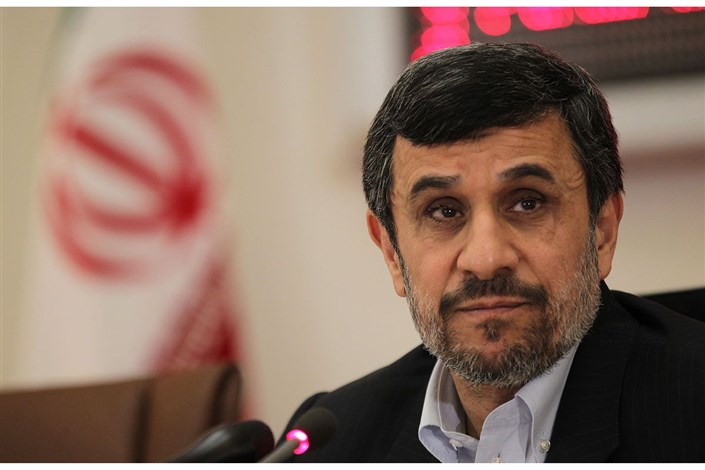احمد‌ی‌نژاد از خط اصیل انقلاب جدا شده است