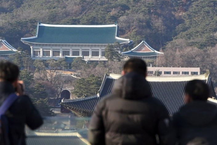 تراکت های  تبلیغاتی در نزدیکی دفتر رئیس جمهور کره جنوبی 