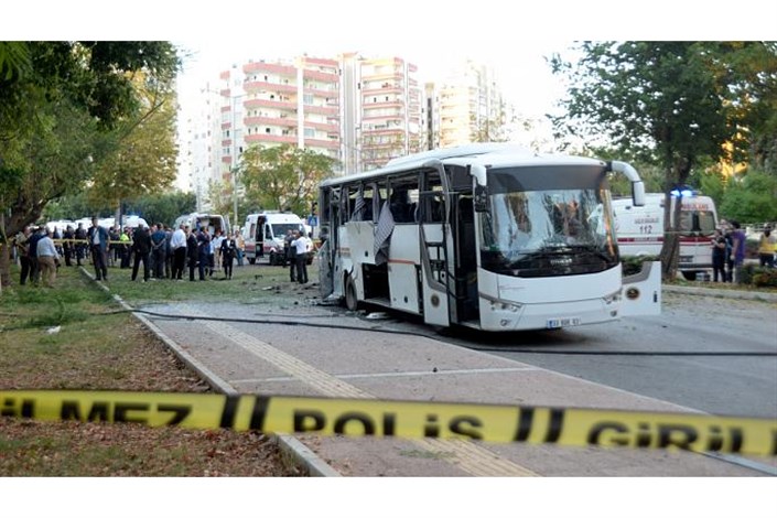 کاروان نیروهای پلیس ترکیه منفجر شد