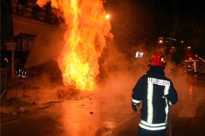مهار شدن آتش‌سوزی انبار شرکت دخانیات در خیابان قزوین/حادثه مصدوم نداشت