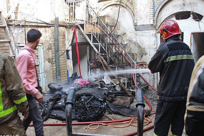  دو کارگر در آتش سوزی کارگاه کیف دوزی سوختند