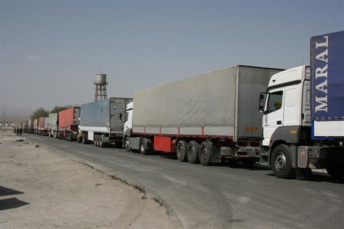آمد وشد کامیون در محورهای منتهی به مهران ممنوع است