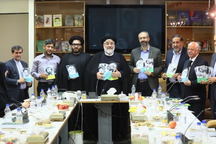 از ادبیات انقلاب غفلت کردیم/هنر انقلاب اسلامی در شعر  سلمان هراتی مستتر است 