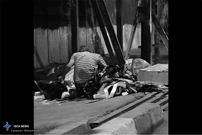 اسکان بیش از 400 بی خانمان شب­های یخ زده تهران در مددسرای منطقه 13/ جامانده ها از گرمخانه در اتوبوس های گرم بخوابند