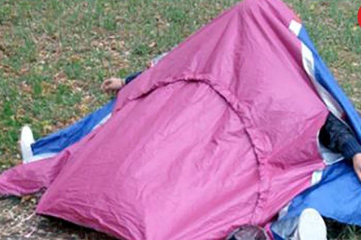 مرگ پدر و پسر جوان در چادر مسافرتی/ روشن کردن پیک نیک در چادر