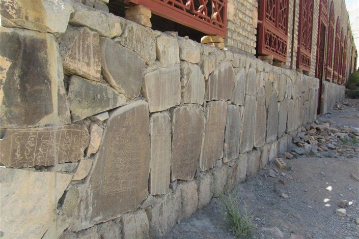 ویرانی گورستان تاریخی در سکوت / استفاده از سنگ قبرهای سده هشتم  دربنای ساختمان