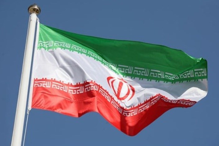اهتزاز پرچم جمهوری اسلامی ایران در میدان شهید جوکار ملایر