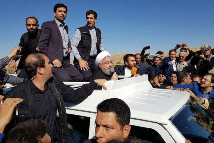 بازدید روحانی از مناطق زلزله زده سرپل ذهاب/دلجویی از زلزله زدگان