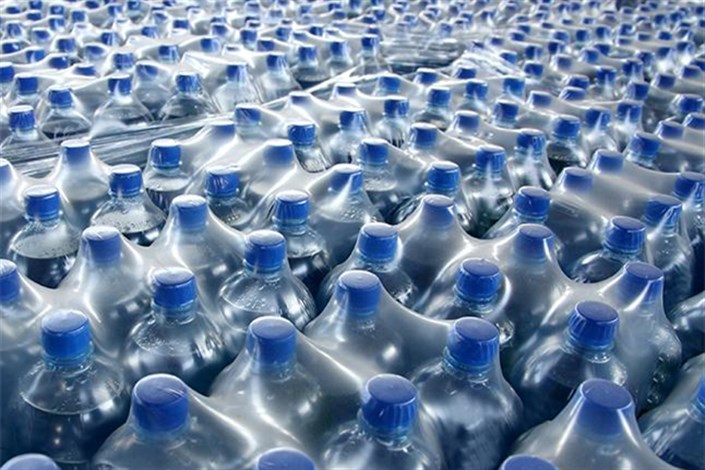 بیش از 39 هزار بطری آب بسته‌بندی از بوشهر به مناطق زلزله‌زده کرمانشاه ارسال شد
