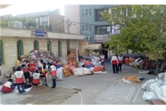 جمع آوری کمک های دانشجویان به زلزله زدگان توسط کانون هلال احمر