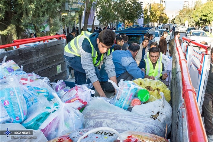 ارسال ۱۵۰ کامیون و کامیونت کمک‌های مردمی به زلزله‌زدگان از سوی لرستان