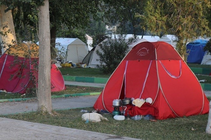 ۲ برابر خانه‌های تخریب‌شده در مناطق زلزله‌زده چادر توزیع شد/کسی بدون سرپناه نیست