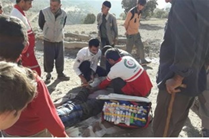 امدادرسانی به نوجوان حادثه دیده سقوط از کوه در مناطق صعب‌العبور ایذه