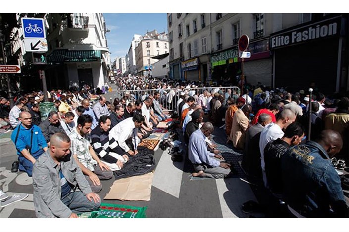 جلوگیری فرانسه از نماز خواندن مسلمانان در خیابان