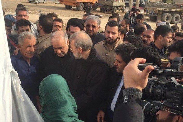 بازدید رئیس مجلس شورای اسلامی از بیمارستان‌ صحرایی پاسارگاد در مناطق زلزله‌زده