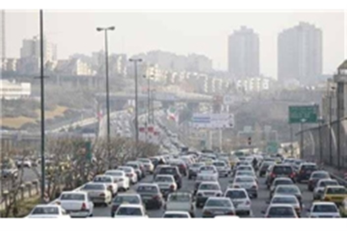  ترافیک نیمه‌سنگین صبحگاهی در معابر بزرگراهی تهران/ حضور مأموران پلیس راهور به منظور مدیریت بر ترافیک و تسهیل در تردد