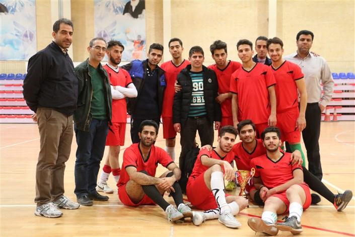 فوتسالیست‎های دانشگاه آزاد اسلامی واحد سمنان قهرمان جام شهدا شدند