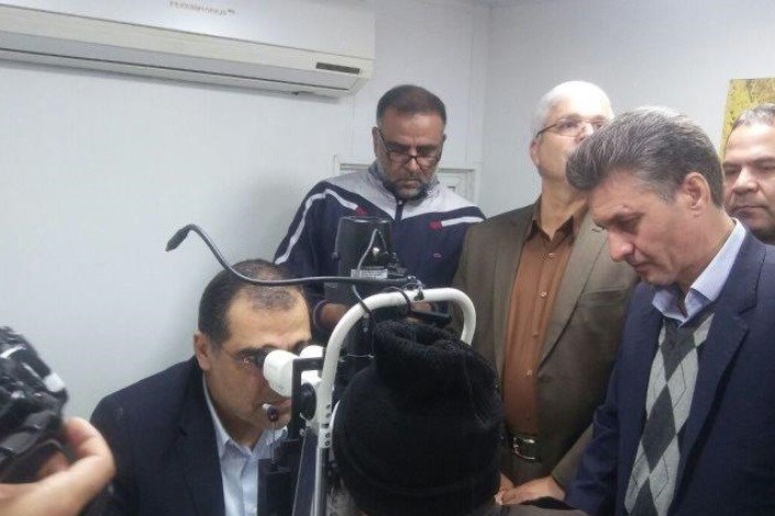 انجام  20 عمل جراحی چشم توسط وزیر بهداشت در تایباد