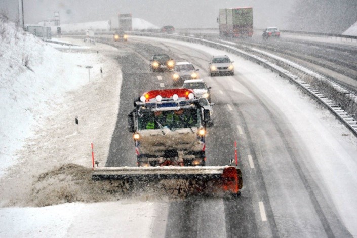 بارش برف، باران و کاهش دید در بیشتر نقاط کشور/ترافیک در محور کرج