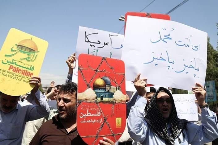 دانشجویان همراه با اقشار مختلف مردم مشهد در تظاهرات ضد آمریکایی- صهیونیستی شرکت می‌کنند 