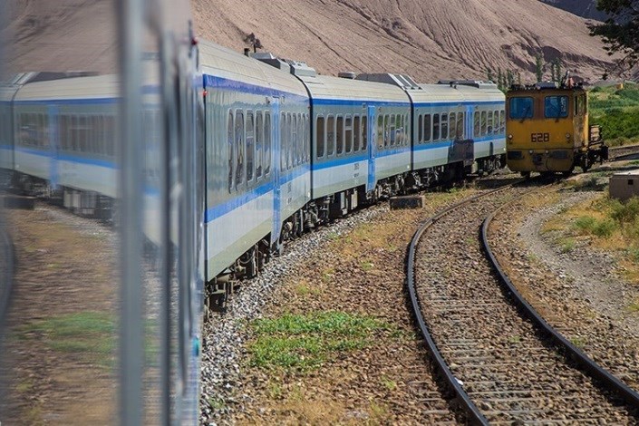 راه آهن این شهر اصلی ترین خطوط و مسیر طلایی ریلی کشور است