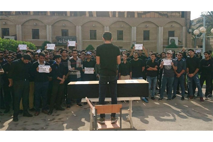 تحصن دانشجویان دانشگاه صنعت نفت پایان یافت/ کارگروه پیگیری مطالبات دانشجویان تشکیل شد