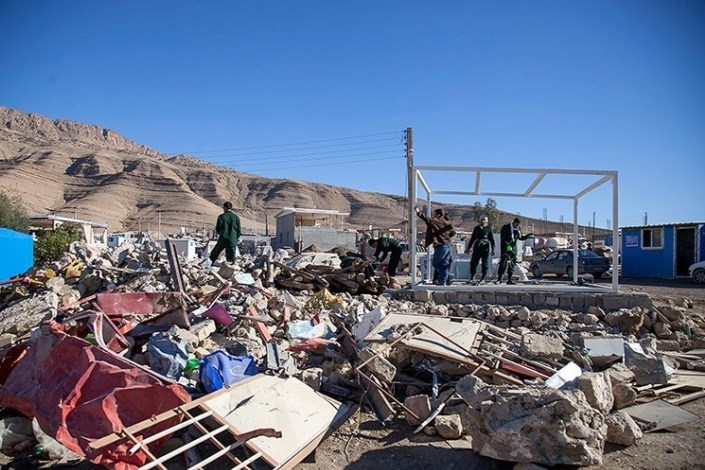 توزیع۵۹۴ کانکس در روستاهای زلزله زده کرمانشاه