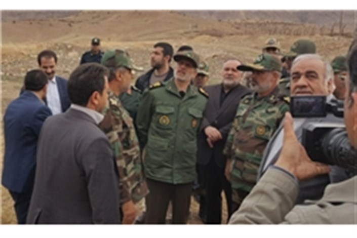 وزیر دفاع از مناطق زلزله‌زده کرمانشاه بازدید کرد