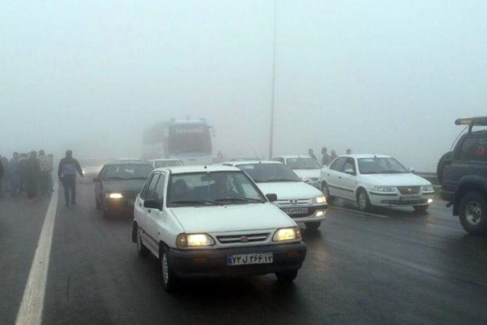مه گرفتگی و کاهش دید درمحورهای استان اردبیل/ ترافیک در آزاد راه تهران- کرج