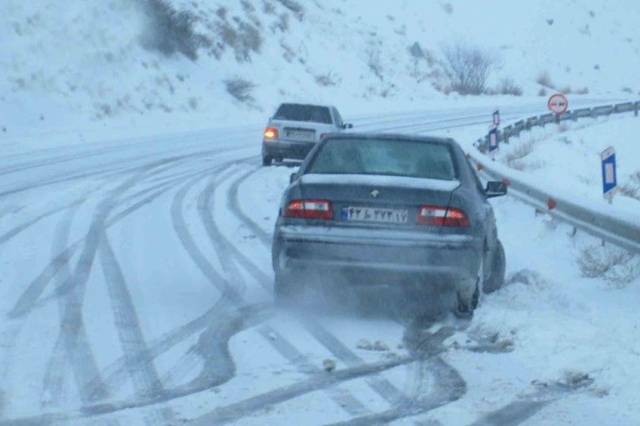 بارش برف در ارتفاعات محورهای هراز و کندوان /آخرین وضعیت جوی جاده های کشور
