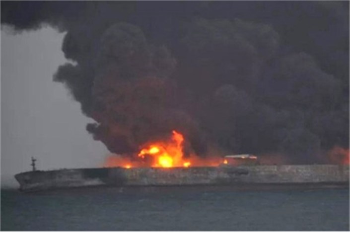 جزئیات آتش‎سوزی نفتکش ایرانی و مفقودی ۳۲ ملوان؛ چین و کره عملیات نجات را آغاز کردند
