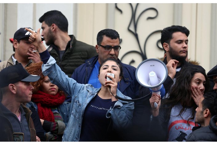 ادامه درگیری پلیس تونس با معترضان