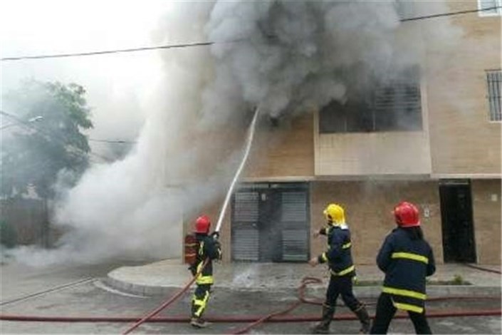 ساختمان مسکونی 4 طبقه آتش گرفت/ ۵ نفرمصدوم شدند
