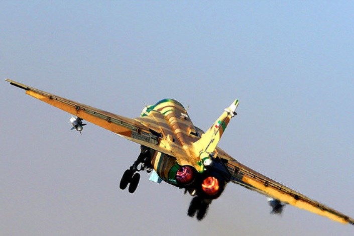 یک فروند هواپیماهای سوخو ۲۴در پایگاه شهید دوران بازآماد شد