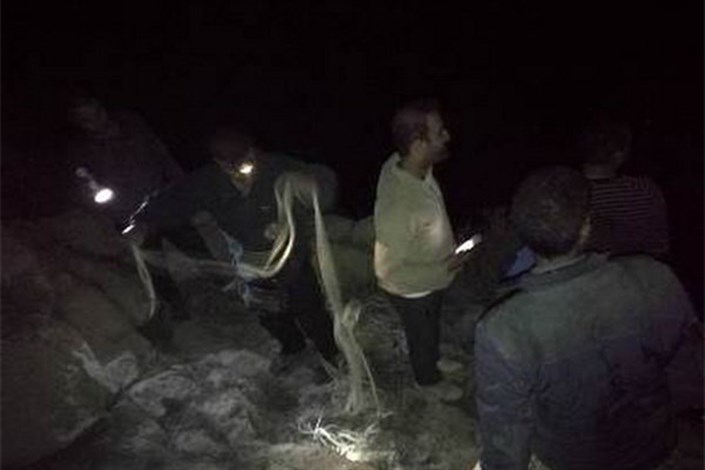 نجات دو جوان گرفتار شده در ارتفاعات کوه کلاغ نشین گچساران