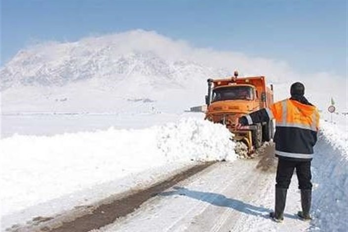 بازگشایی راه های روستایی محاصره در برف شهرستان هشترود