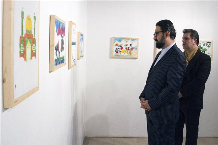  معاون امور هنری از نمایشگاه کودکان مناطق زلزله زده در نیاوران دیدار کرد
