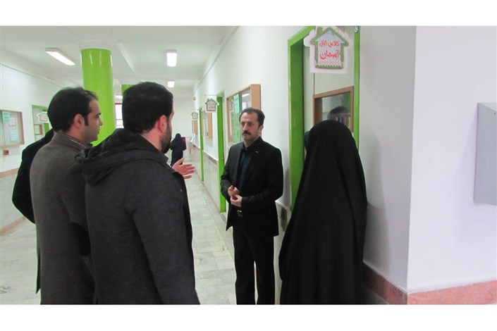 رئیس دانشگاه آزاد اسلامی لاهیجان از مدارس سمای این شهرستان بازدید کرد