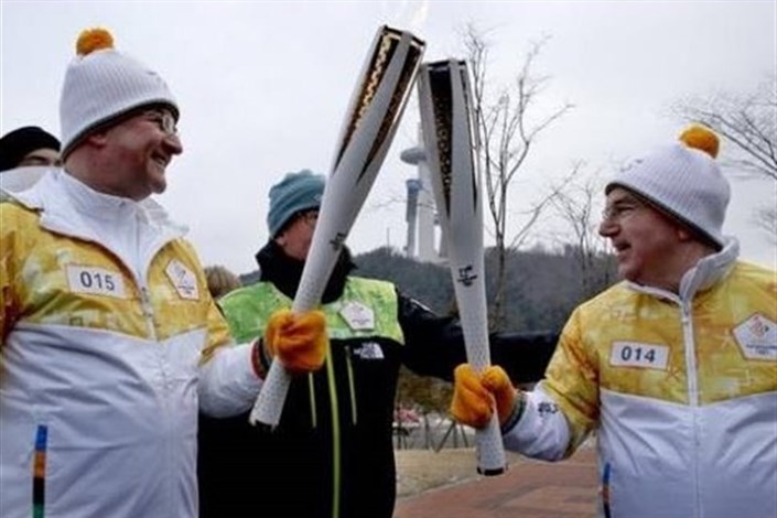 باخ مشعل المپیک زمستانی را حمل کرد