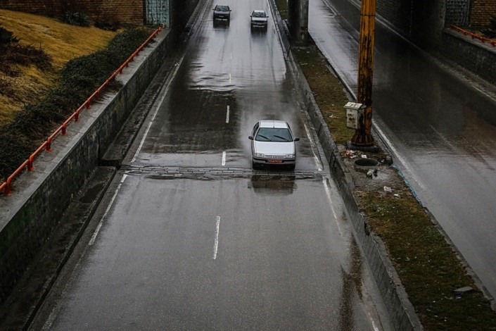 تداوم بارش باران در استان های غربی/سایر محورهای مواصلاتی کشور از جوی آرام و ترافیکی روان برخوردار است