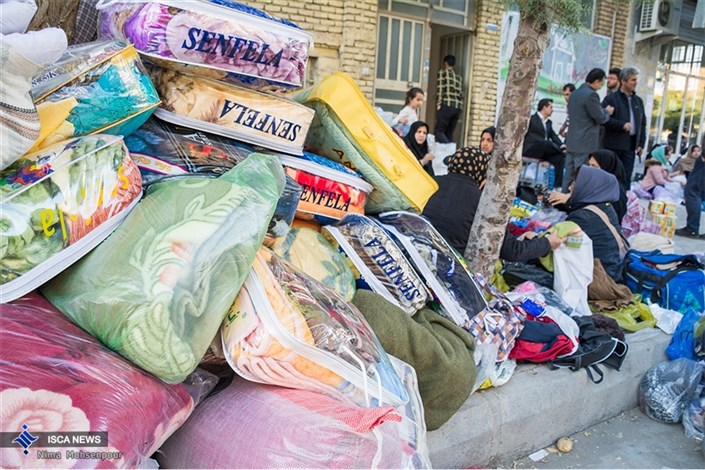 توزیع چادر و پتو در بین زلزله زدگان استان کرمانشاه