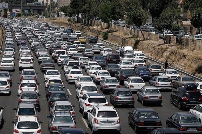 ترافیک نیمه‌سنگین در جاده‌های شمالی و منتهی به تهران/بارش باران در مازندران و مه‌گرفتگی در گیلان