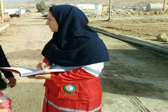 روناک دختری که با ۱۰۰ بخیه در بیمارستان به یاری زلزله زدگان رفت