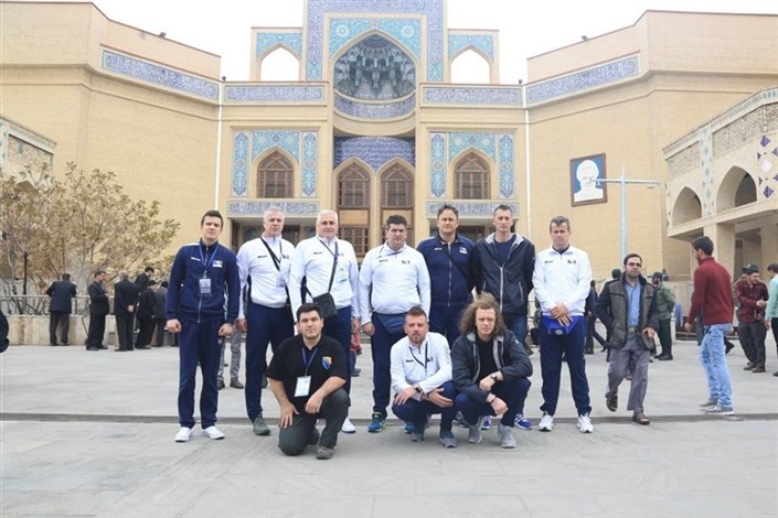 حضور اعضای تیم والیبال نشسته بوسنی در نماز جمعه تبریز