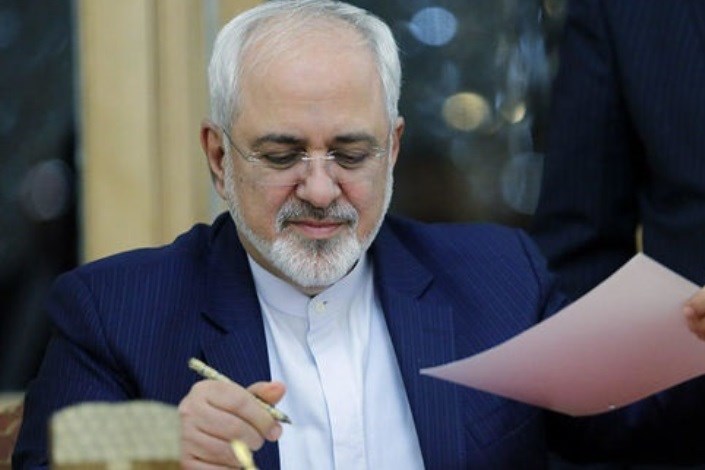 ظریف از «رزاقی آذر» برای دفاع ازهویت تاریخی خلیج فارس قدردانی کرد