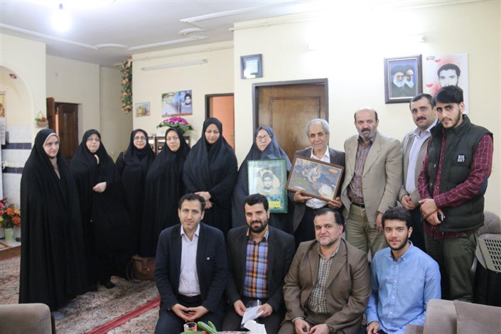 دیدار جمعی از اساتید، کارکنان و دانشجویان دانشگاه آزاد اسلامی واحد لاهیجان  با خانواده شهید پرویز احدی 
