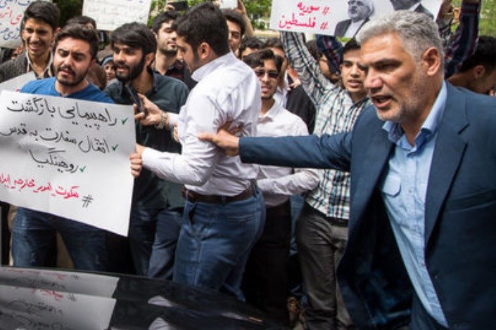 تجمع اعتراضی دانشجویان مقابل ظریف / در دانشگاه امیرکبیر چه گذشت؟