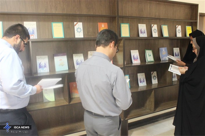 برپایی نمایشگاه آثار شهید مطهری در واحد بافت
