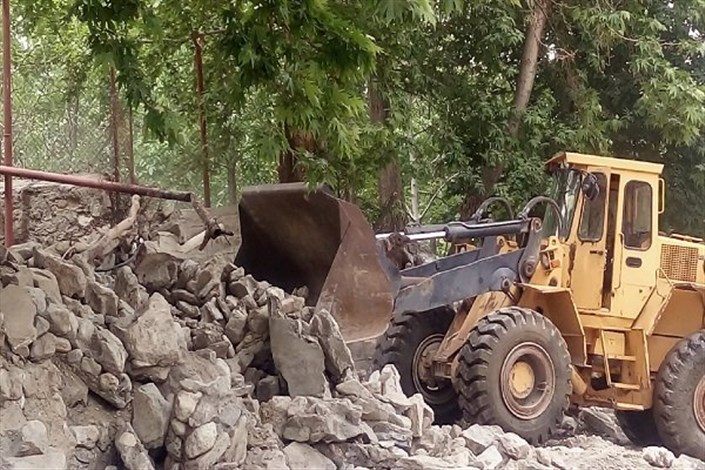 ساخت و سازهای غیرمجاز حریم رودخانه سیرچ کرمان تخریب شد