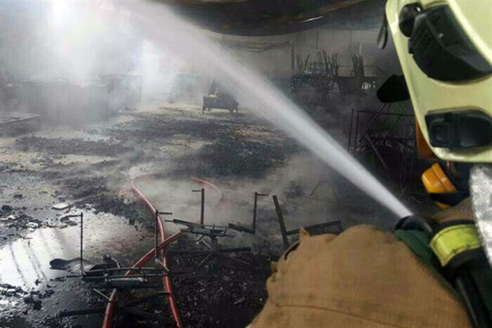 آتش‌سوزی انبار مبلمان در دوکوهک شیراز